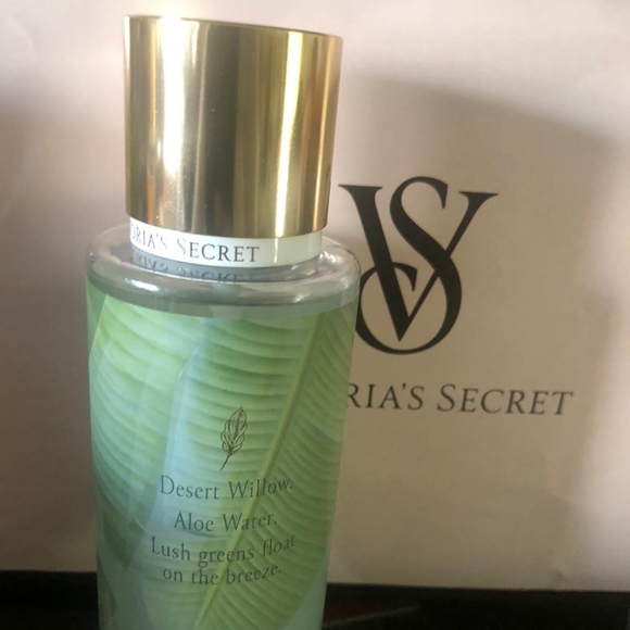 Victoria's Secret Beneath the palm - Picture 5 of 8